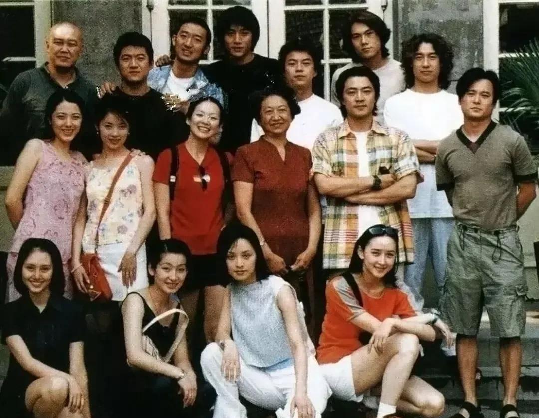 中戏96班绝对是“逆袭天花板”的活教材！  哈哈这反差简直绝了！
上学期还挂着“