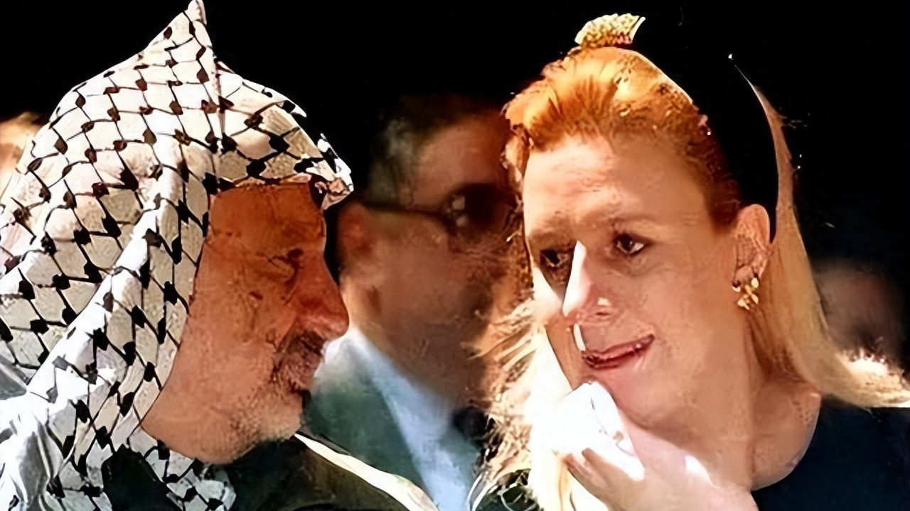 阿拉法特死后，巴勒斯坦政府每月给她打3.5万美元