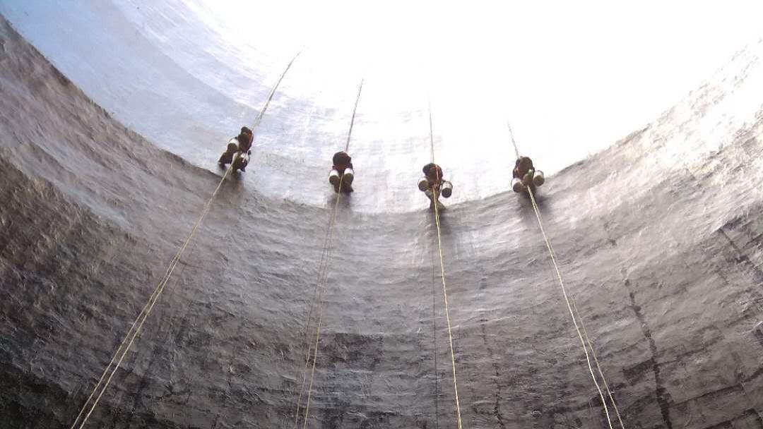 烟囱内壁防腐工程圆满竣工 专业高空内壁防腐