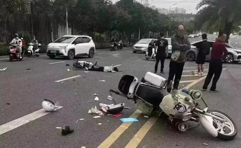 2024年男子乔迁新居，在家中大摆流水席宴请宾客。谁知，一村民吃完宴席回家途中车