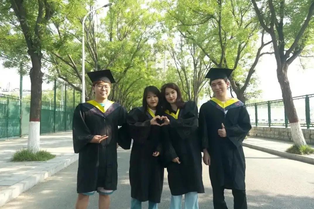 各省高考录取陆续放榜
想对即将步入大学的孩子们说些心里话
大学四、五年的学习生涯
