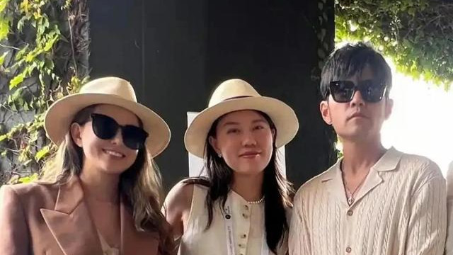 周杰伦昆凌在香港迪士尼，为大女儿过10岁生日 女儿个子高挑像昆凌