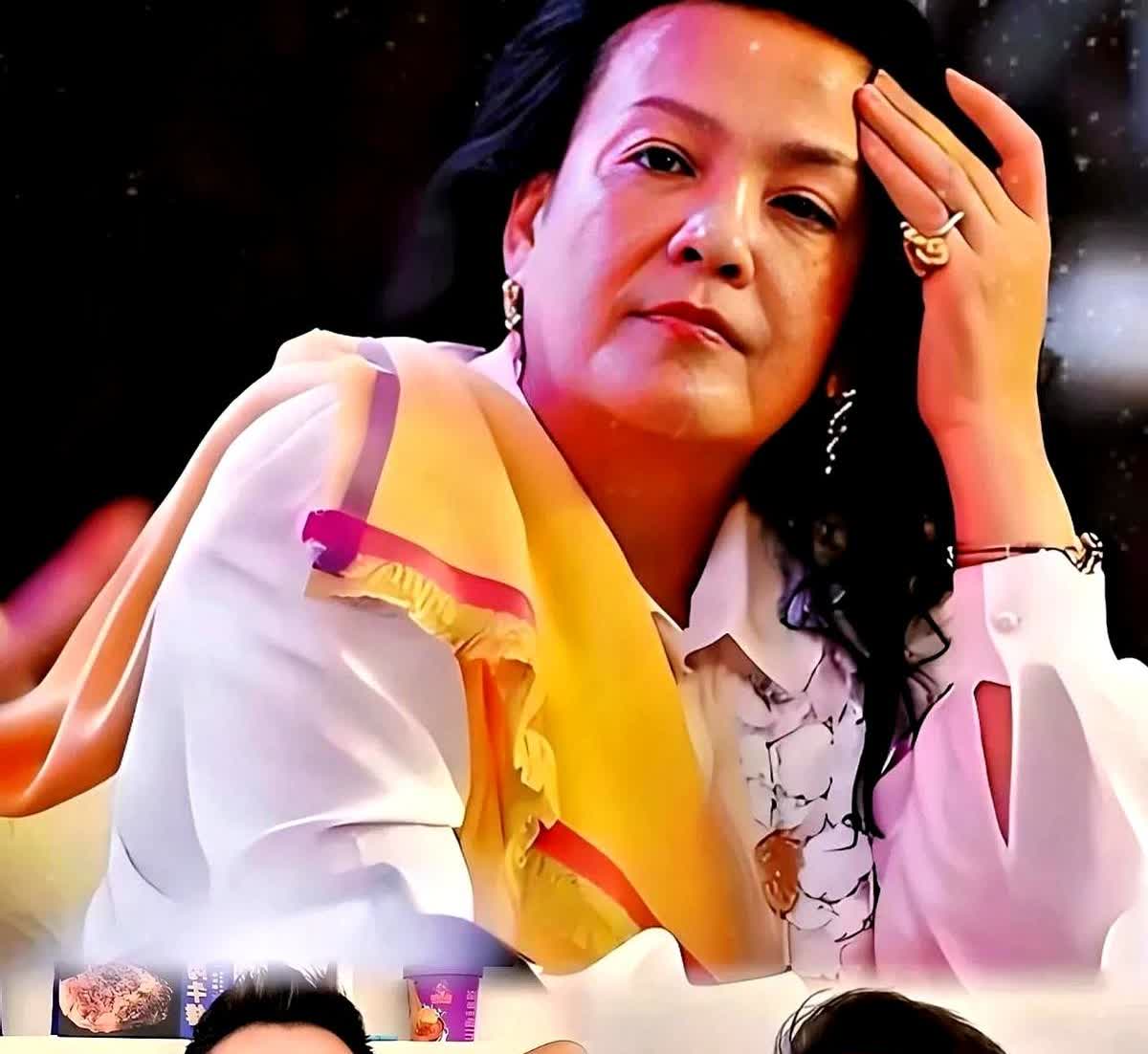 汪小菲近几日接受采访时，吐槽起了家里的琐事。

他说自己和妈妈张兰，习惯性吵