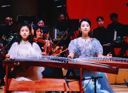 母女同台奏响〈太行吟〉: 古筝演绎中的思乡浓情