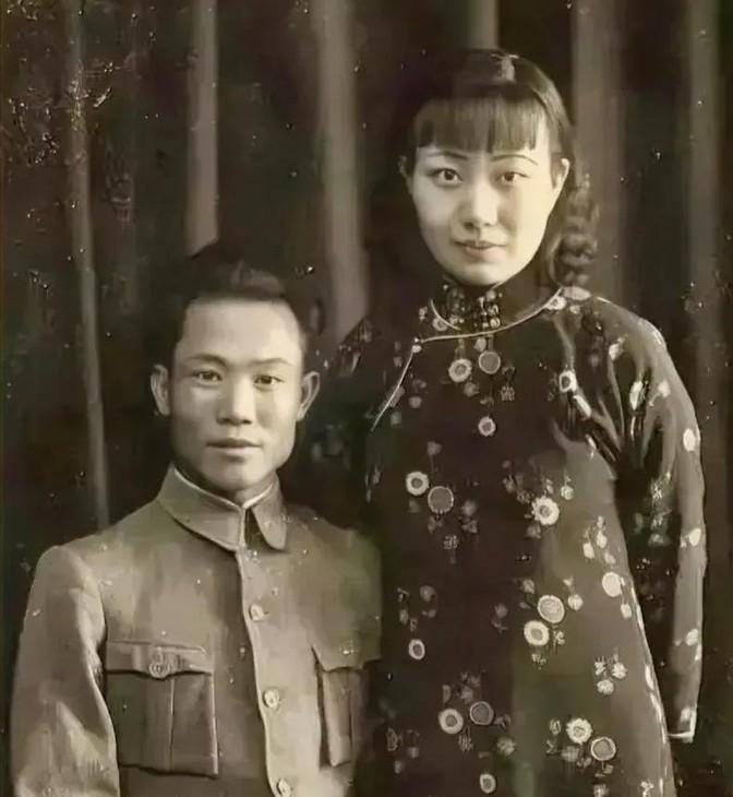 1925年，陈诚回家奔丧。7年不见的妻子，想与他同房。不料，刚到床上，就被他一脚