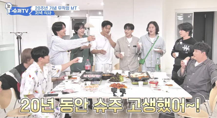 SUPER JUNIOR <睁眼一看是SUPER TV>终映 综艺之旅笑泪收官