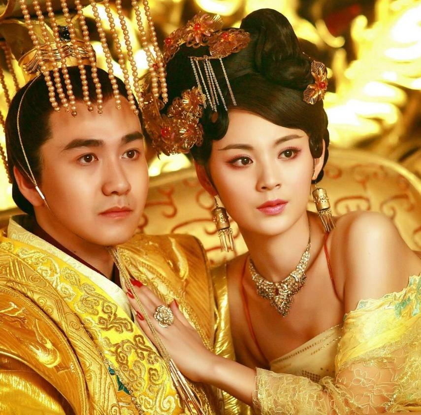 公元575年，扮作乞丐的高纬到一个宫女旁边说:“行行好，给我一件棉袄吧。”那宫女