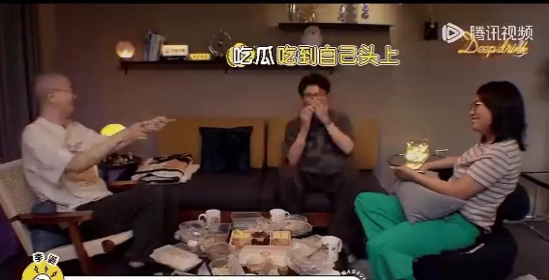 #毛不易居然是李诞的“八卦粉”# 谁能想到毛不易这看着老老实实的样子，私下里最爱
