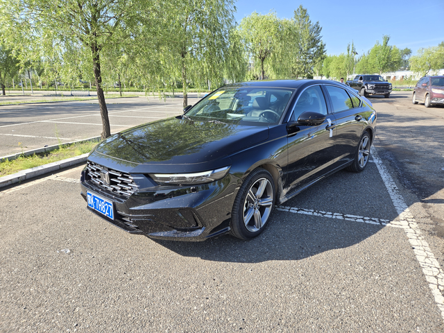 11代半雅阁尊贵提车5个月吐槽一下问题
1、中控异响，城市柏油路上都响。
2、转