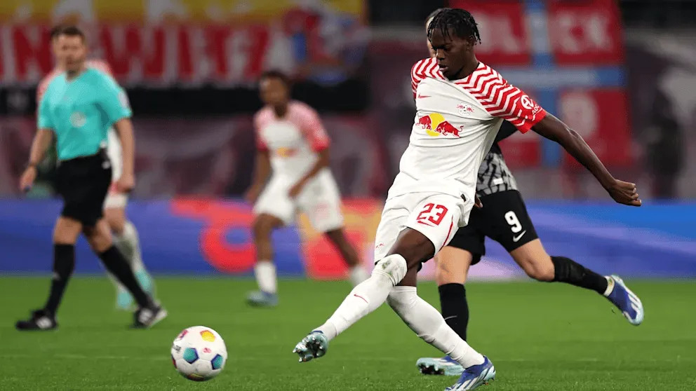 《20岁的卢克巴成为英超瞄准目标》