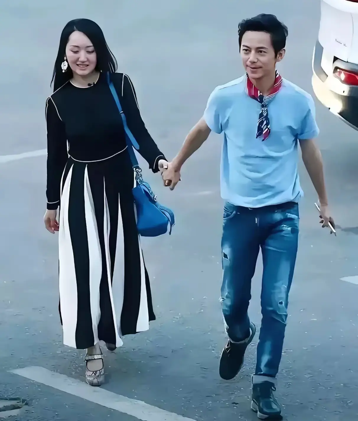 何炅我认识，这女的是谁？
