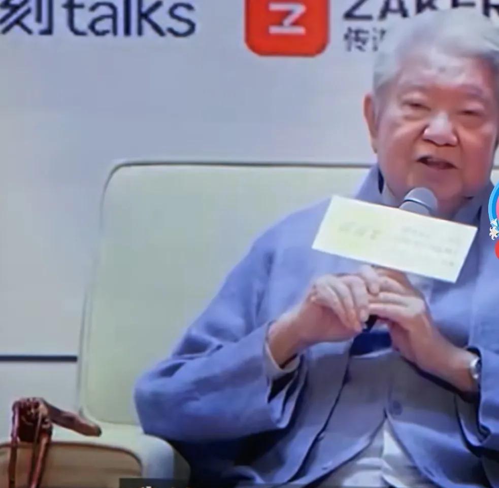 最近蔡澜的去世，有关他的许多视频流出，他可能以前是作者，是制片人，是主持人的缘故