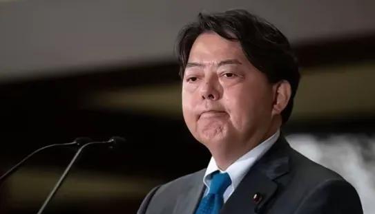 日本如今态度也变得硬起来了，日本内阁官房长官林芳正在4月10日明确表态，对美国暂
