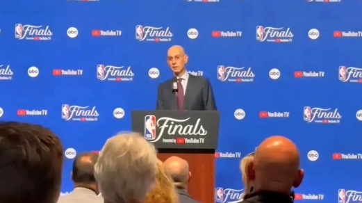 肖华拒绝缩短赛程！

今天，NBA总裁亚当-肖华在接受媒体采访时谈到了外界广泛讨