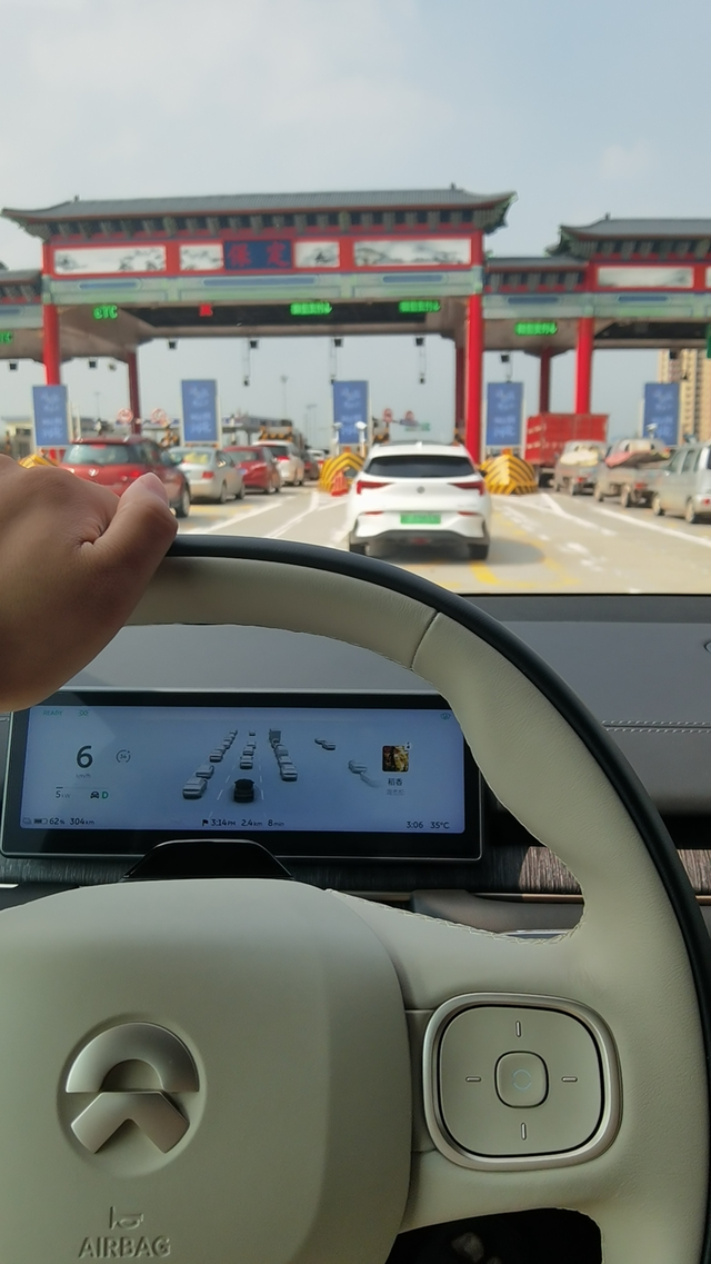 奔驰车主增购es6
内饰无敌，开着也挺舒服的，但是跑高速晚上我经常看不清，会很害