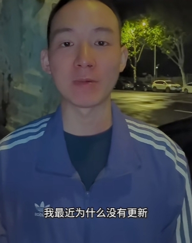 谢浩男：“我给妈妈送了一束鲜花，还有其他的礼物，以后当面交给她！”

这孩子太懂