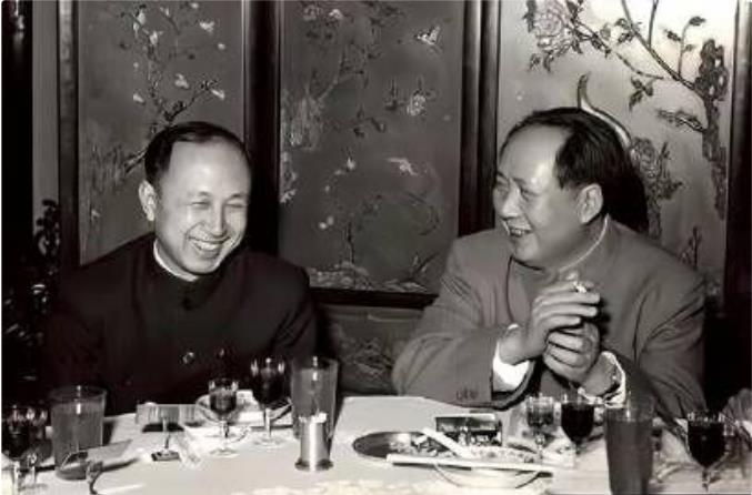 钱学森鲜为人知的六件事：第一， 钱学森回国时，曾在回国的轮船上收到了一张A4纸大