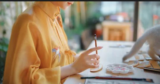    #上联:诗香染笔抒景秀，诚邀下联？#
下联我来对：
上联：诗香染笔抒景秀