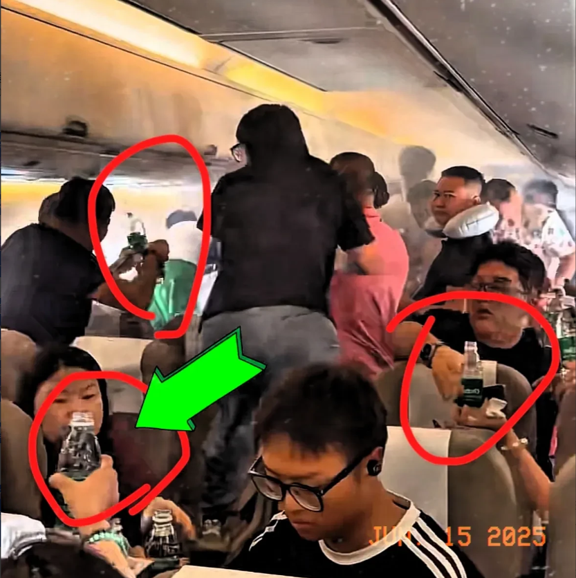 飞机惊魂
印度飞机刚坠毁
上海航空又出事了！

上海航空一架航班在飞行中冒烟，机