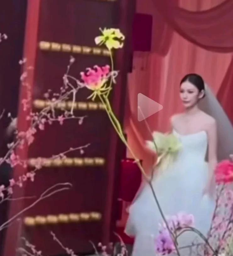 看了汪小菲和马晓梅今日的大婚现场不知怎么回事儿，突然想到了大S
只想说一句在婚姻