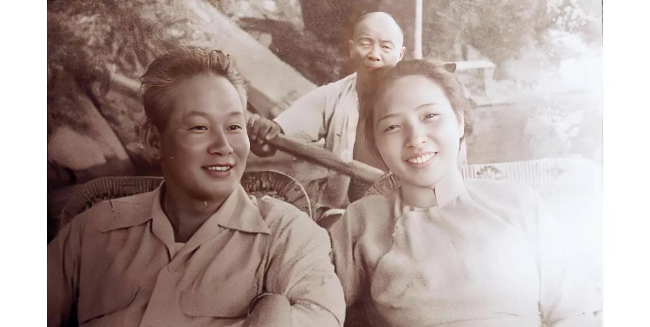 这张照片展现出了孙立人将军与妻子张晶英上世纪50年代初游玩时的情景，这并非演员饰