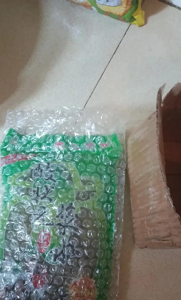 我网购的天水酸菜浆水今天终于到了，买来打开其实没有什么酸菜，就是浆水而已。不里面