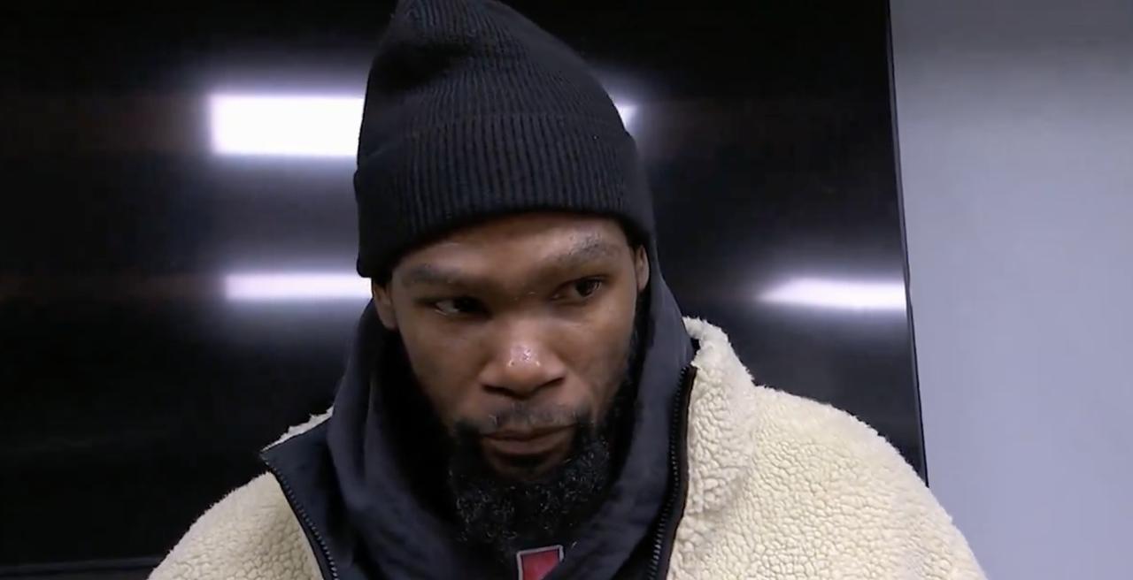 杜兰特认为输给马刺并不是坏事，因为输给马刺之后，让我们看到了队中的不足，也让我们