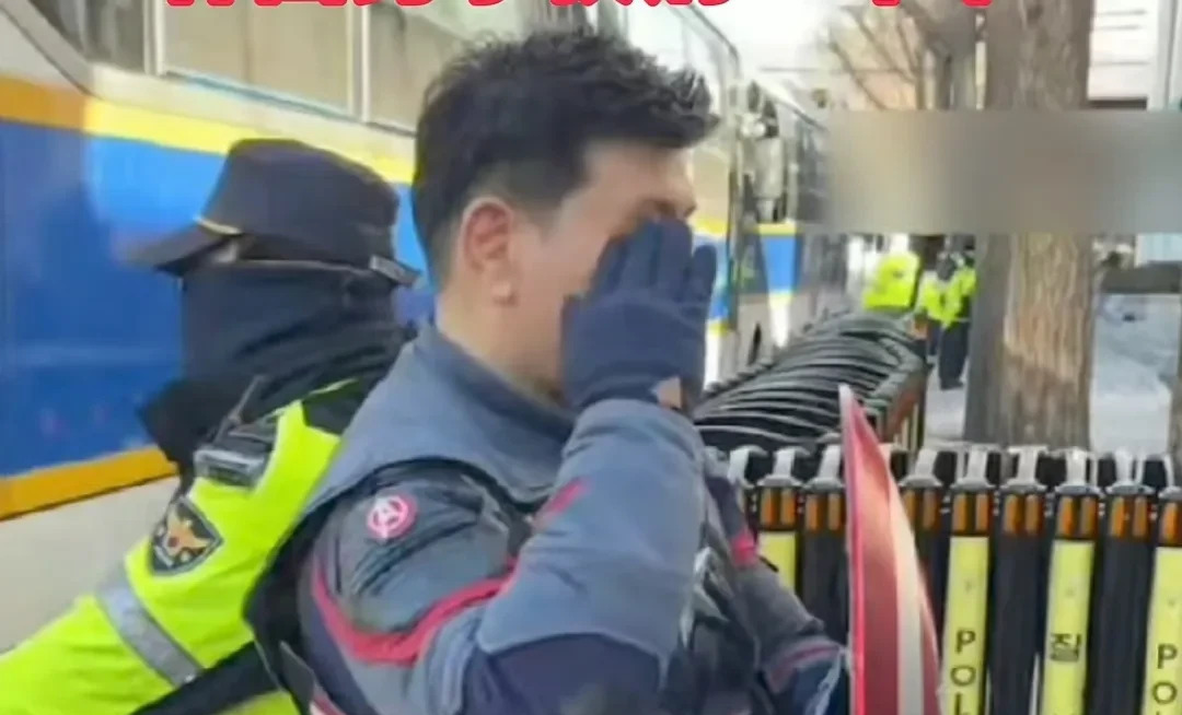韩国“美队”闯使馆判刑一年半











真让人火大！一个韩国人竟然扮