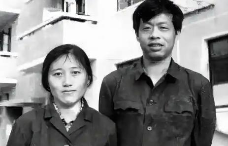 1980年“中国第一性学家”李银河嫁给了环卫工王小波，并且相约丁克，17年都没有