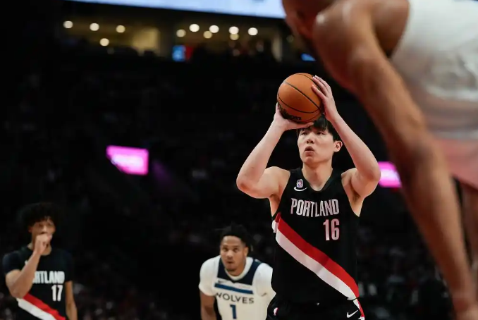刘维伟：我觉得杨瀚森首秀非常成功，暴露的问题越多对他越好
NBA常规赛，开拓者主