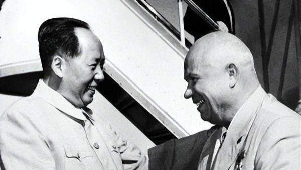 1958年，赫鲁晓夫说原子弹能把解放军炸成灰，毛主席：你有原子弹，我有咸鸭蛋