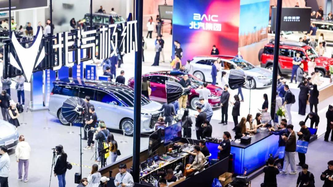 配置全面越级，三电终身质保，极狐T1价值感拉满