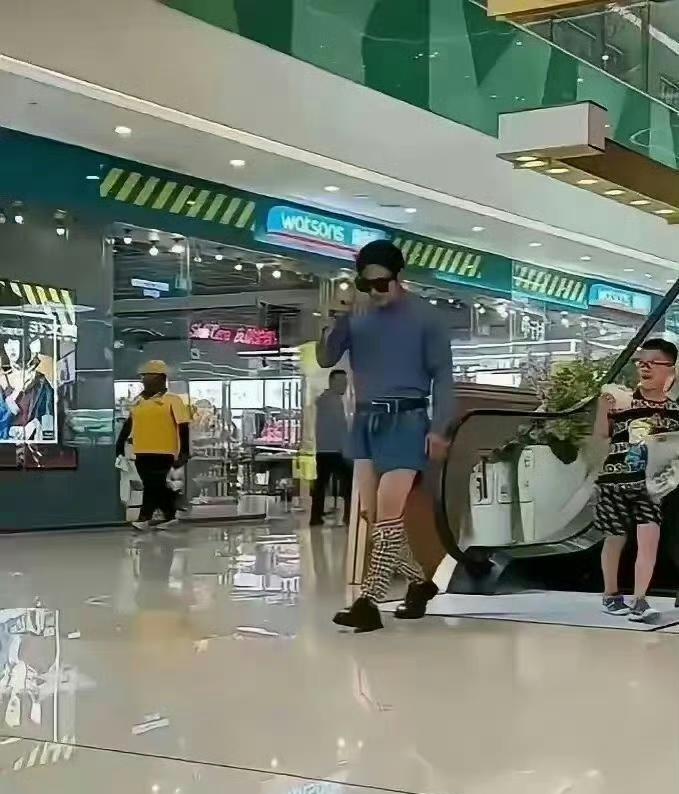 这种裤子穿着舒服吗？不知道的还以为裤子没有提好呢 ！