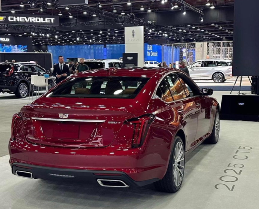 没买CT5的等等吧，新CT5后排得到了调整比老款座椅加长了后排空间也得到了提升