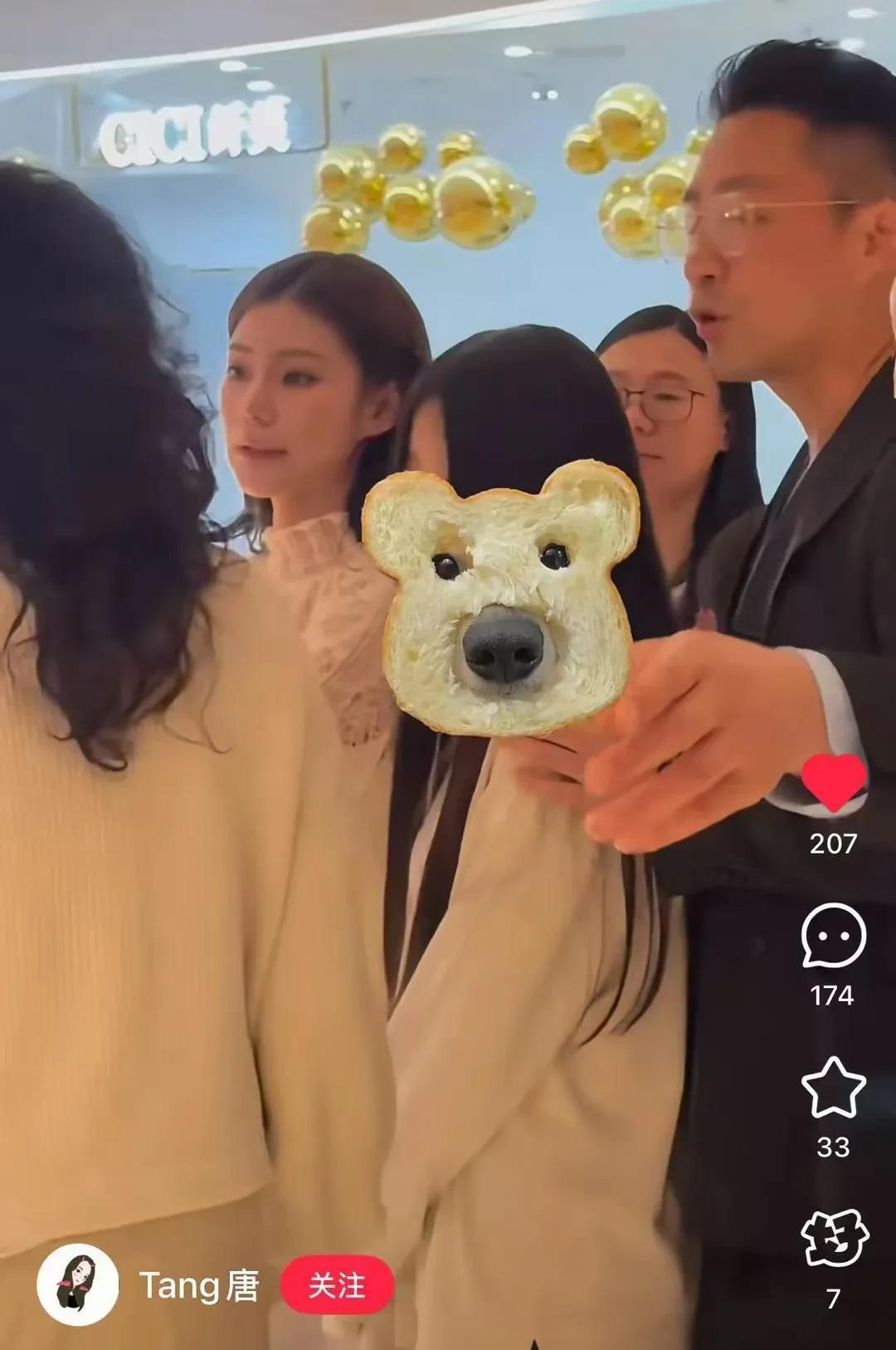 汪小菲的两个孩子顺利来到北京，大s妈的小作文发得不停。不管大s妈怎么说，汪小菲什