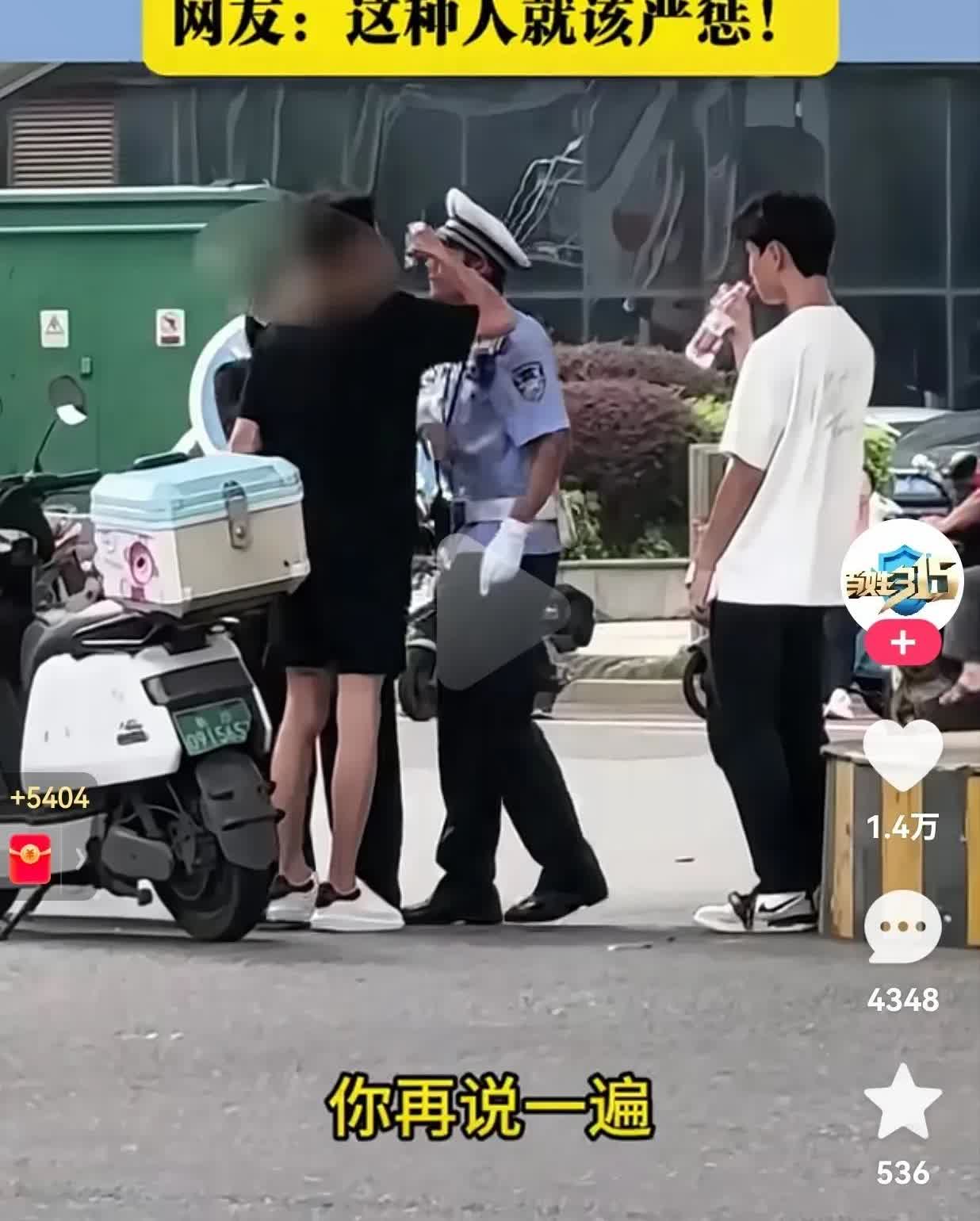 见过头铁的，没见过这么头铁的！

一哥们儿骑电动车不戴头盔，还捎上个人，被交