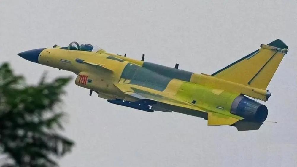 赶紧着！歼-10CE可以再升级了，曾经的歼-10D验证机还能发挥余热