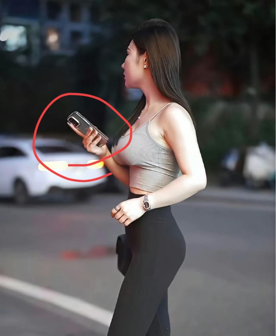 谁能看出是什么型号的手机？