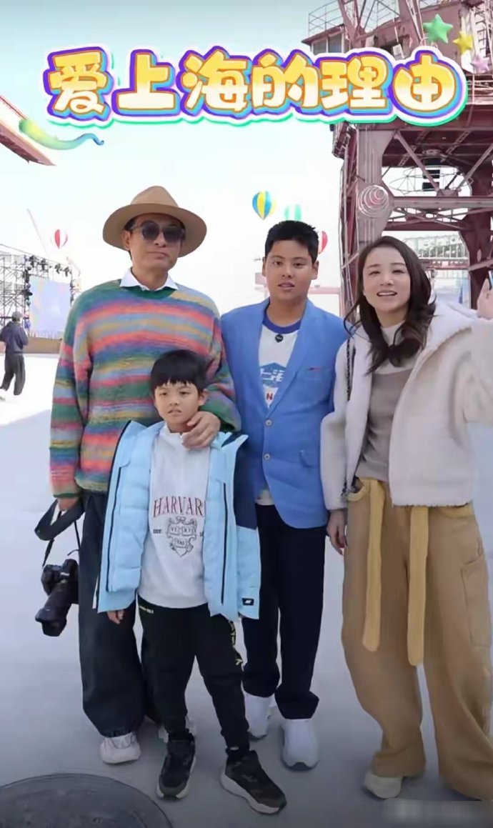 陈龙章龄之儿子全英文演讲获奖，Jasper为其颁奖，同是12岁身高矮一头 ​​​