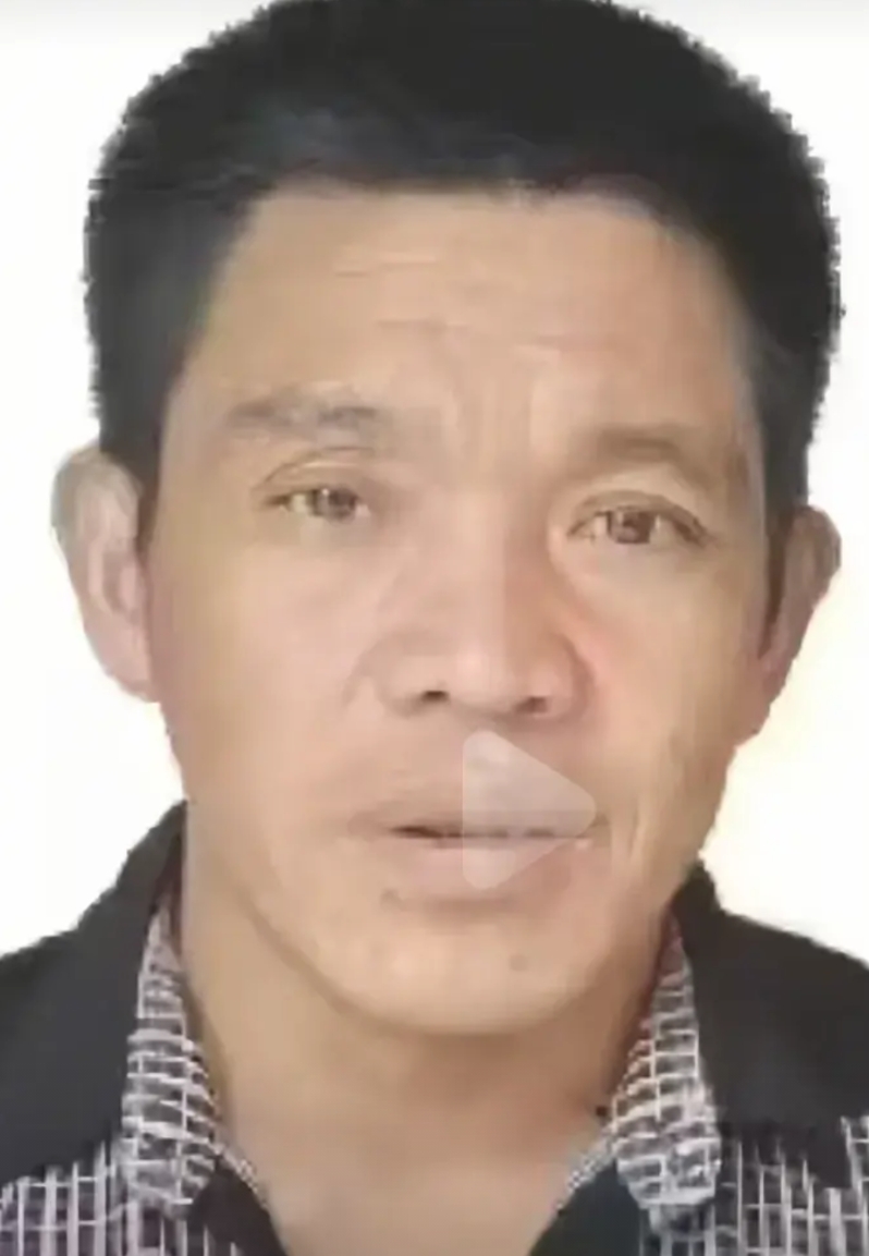 这个家伙在江西九江犯下两条人命，居然淡定地骑着摩托车逃跑了！[打脸]看了他的资料