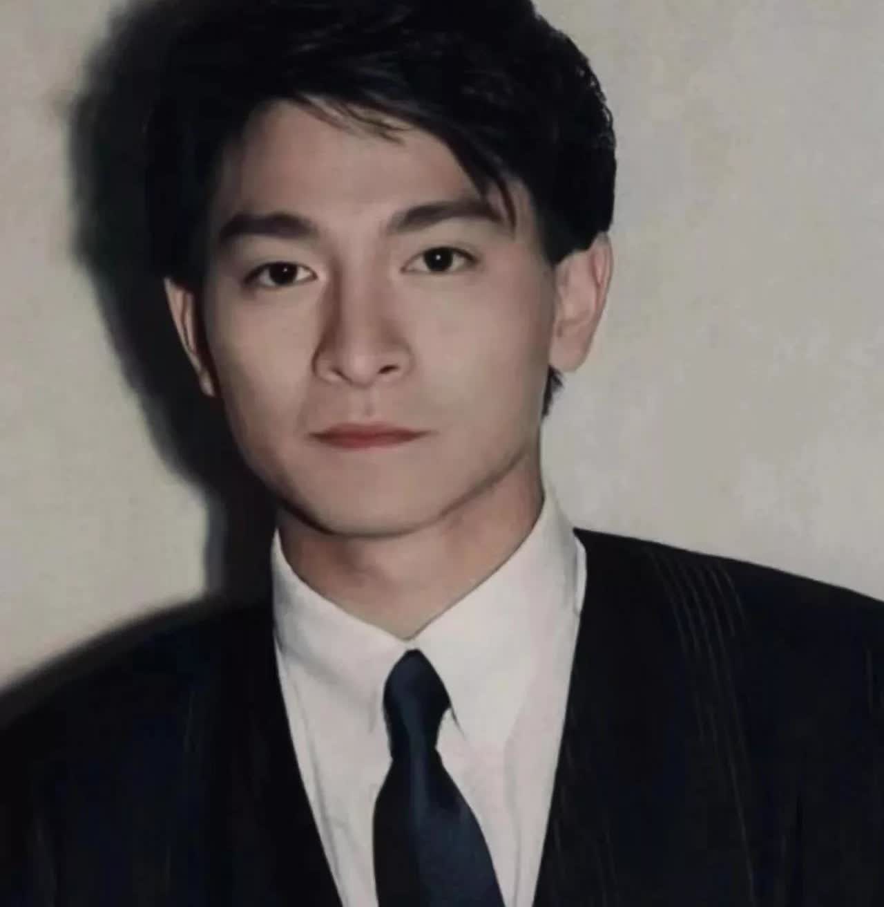 现在全网压力最大的
应该是大鹏了吧
他费尽心思想给杨幂添把火，没想到却让刘德