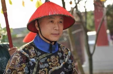 当初为了让李天柱能来演苏培盛，郑晓龙模棱两可地告诉他，角色很重要，戏份很多，李天