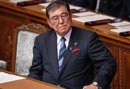 日本这是又要被割韭菜了！

23日，美日两国宣布了一项看似“双赢”的贸易协议：美