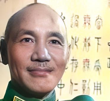这是抗战中蒋中正身穿军装时一张很经典的人物照。从这张人物照中，许多人曾分析过蒋中