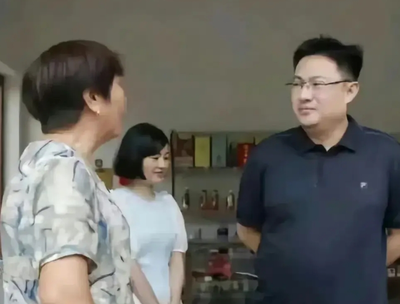 贪财好色的毛奇被判刑10年6个月。翻看毛奇的履历，32岁他就成为了万年县委常委并