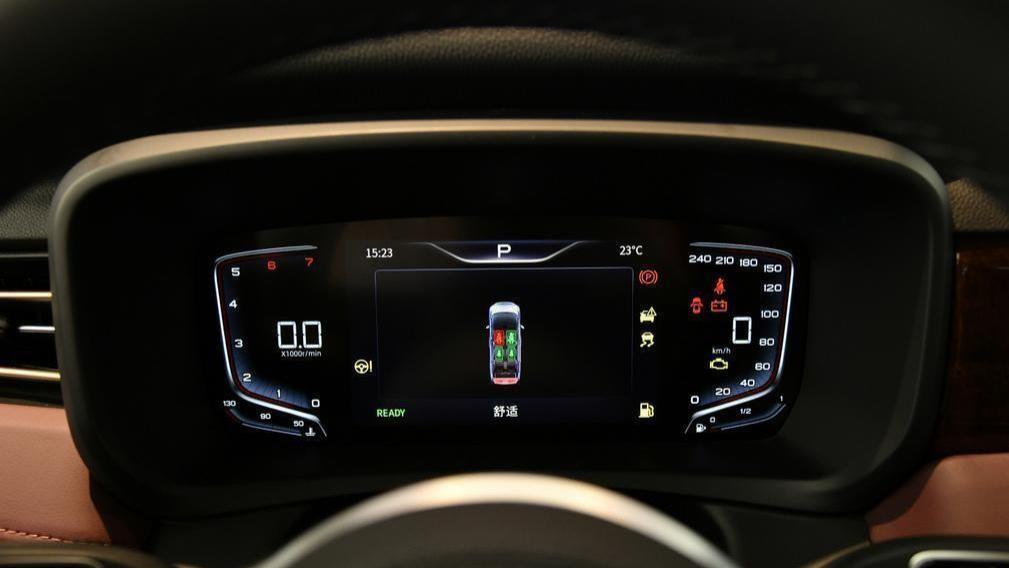 国产豪华商务代表作，全系标配独立航空座椅，仪表拉低了档次