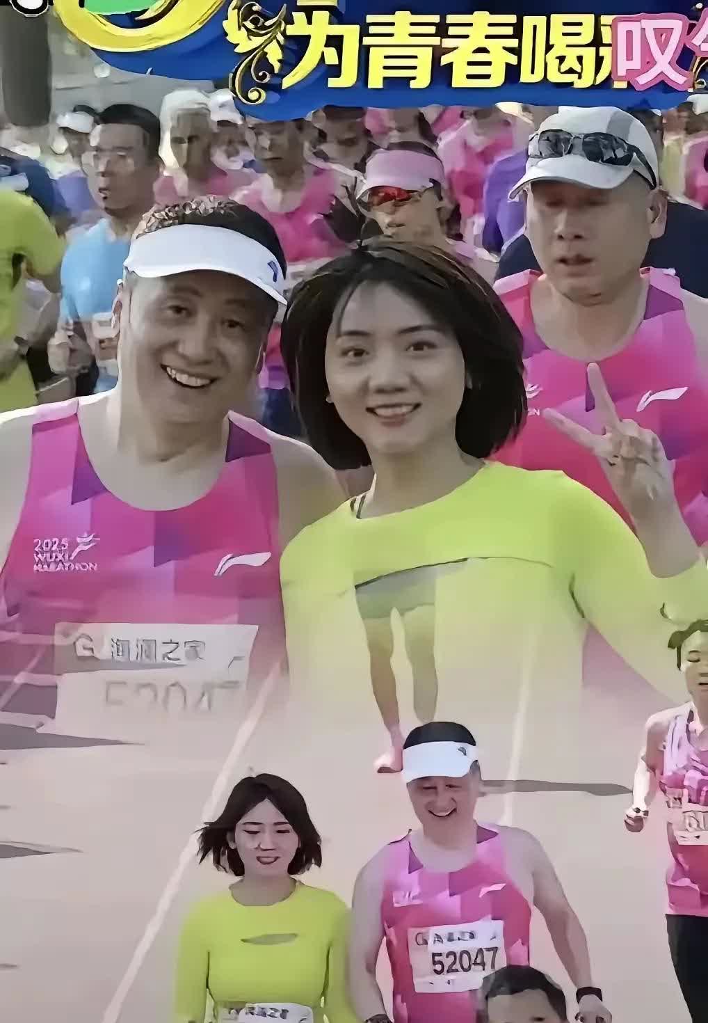 这俩人一下子就火了！这该不会是马拉松搞的一种宣传手段吧？要是他俩真有什么见不得人