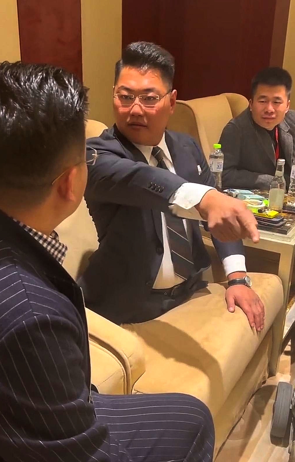和这样的领导开会，需要注意什么？