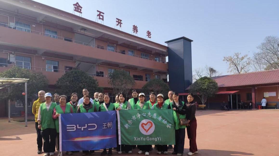 笔墨绘易经·爱心暖夕阳——袁侠澜老师的公益践行之路