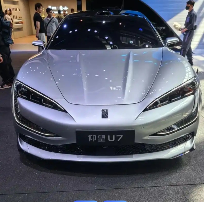 不知道该买比亚迪什么车的，这个购车指南就一定能帮助你。
预算超过100万的就买比